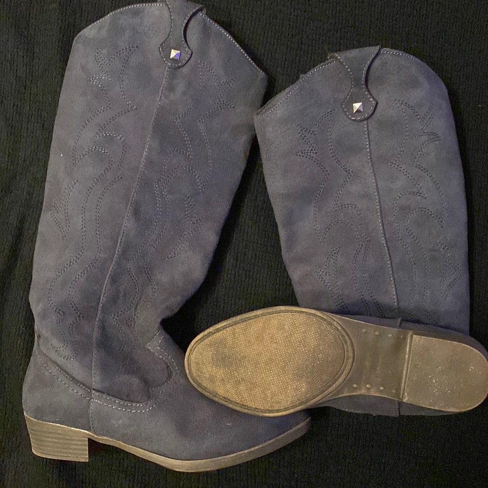 Grey boot